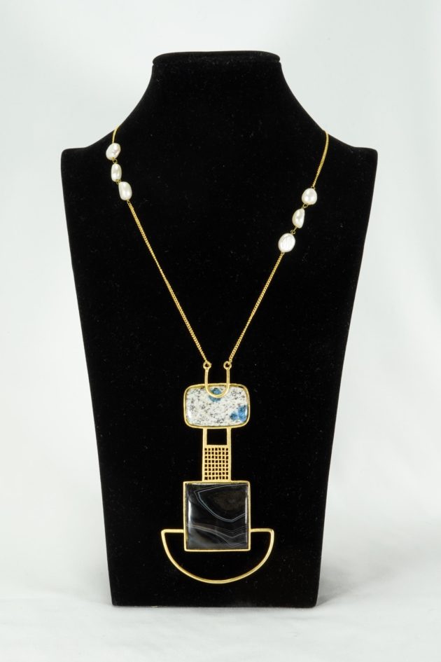 Gold plated Agate stone pendant paired with pearls necklace (Ananya Collection)